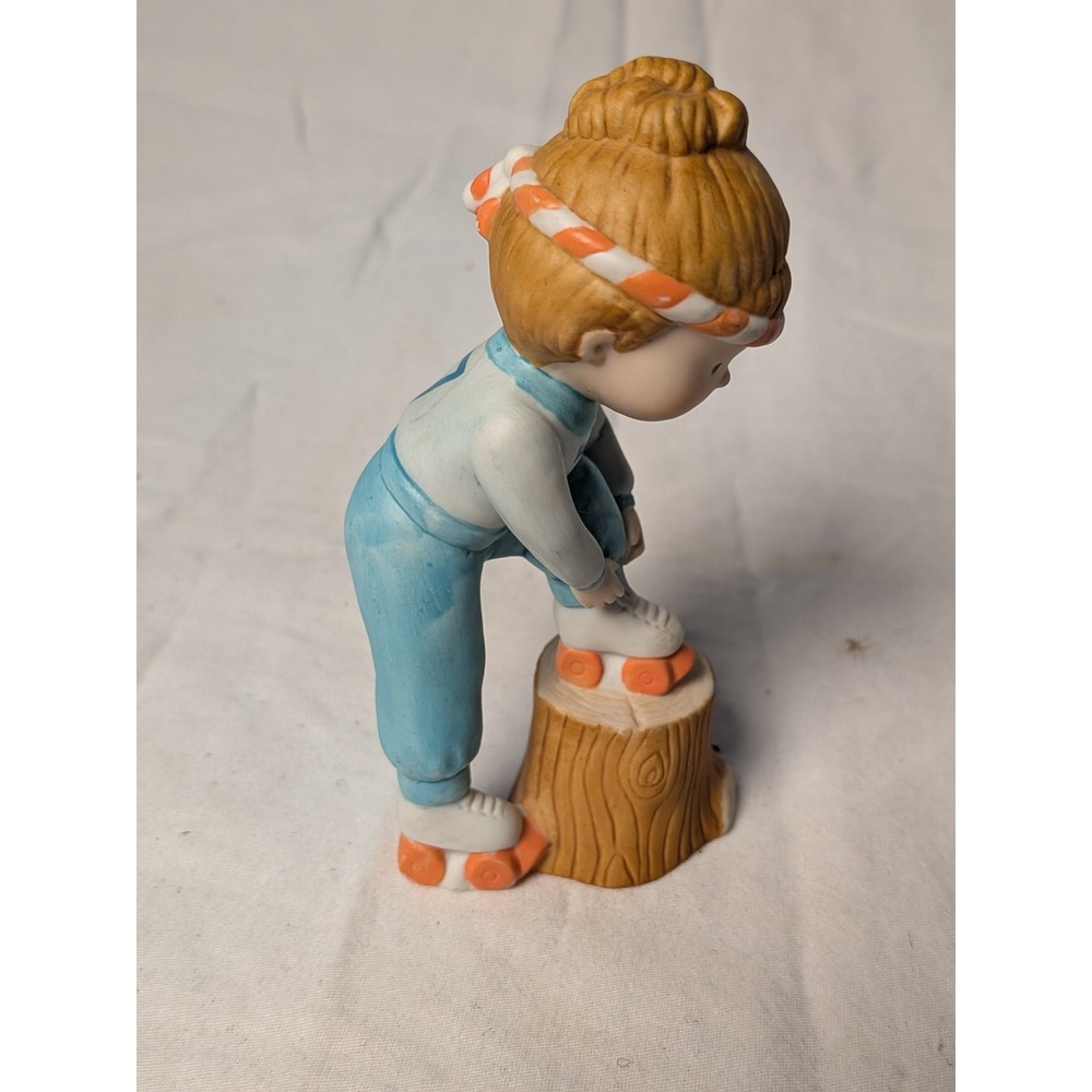 Vintage 1986 American Greetings Porcelain Roller Skating Girl Figurine 22208